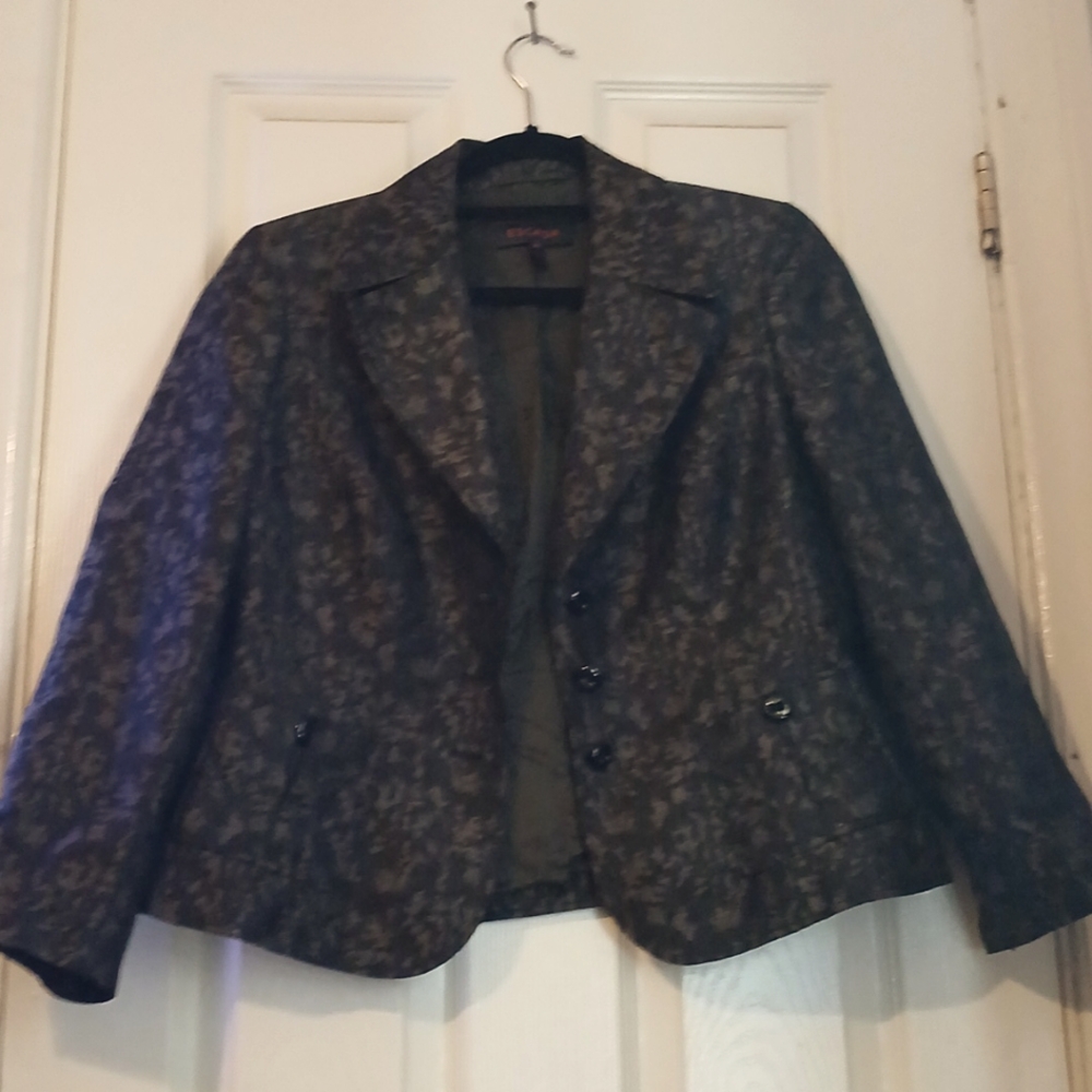 ESCADA WONENS SUIT JACKET. SIZE 40. LIKE NEW CONDITION